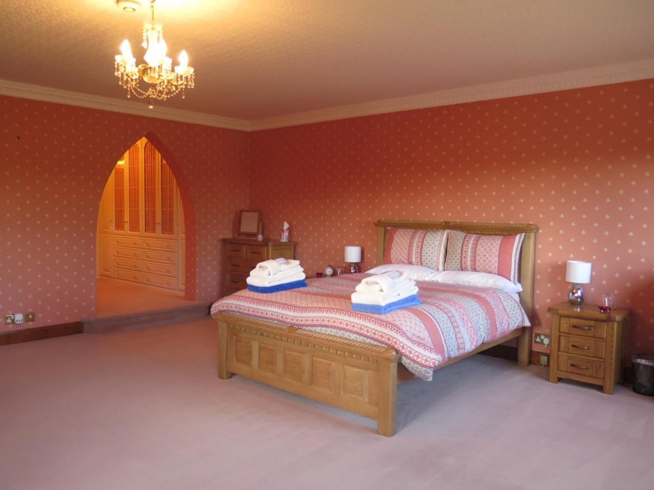 Swallowdale Spa B&B Bed & Breakfast 4*