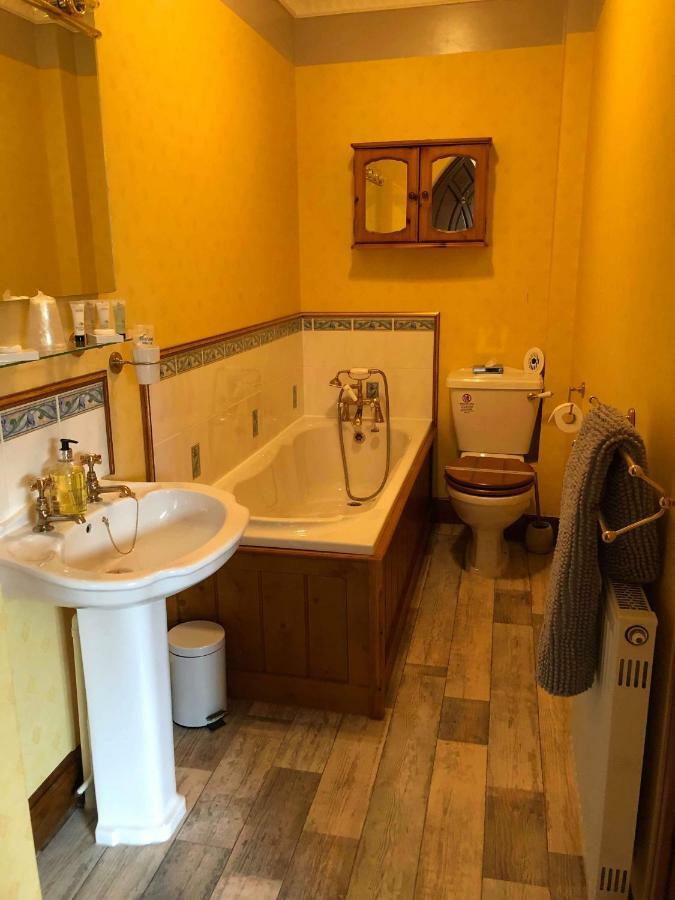 Swallowdale Spa B&B Bed & Breakfast 4*